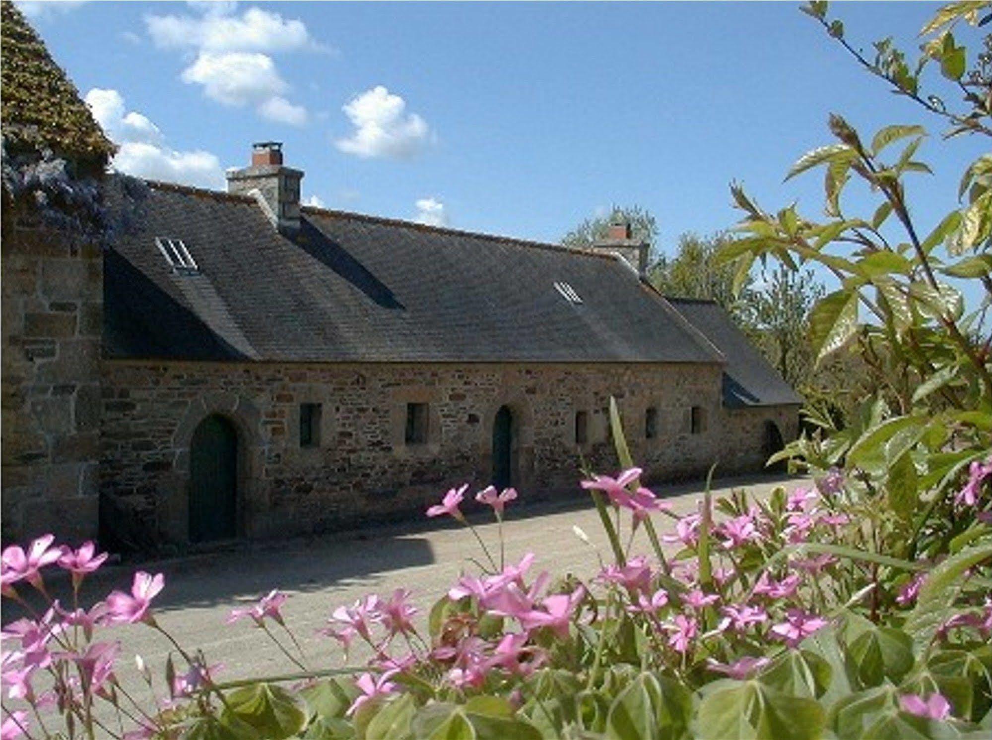 Domaine Le Puits De Jeanne Hotel Plouegat-Moysan Exterior photo